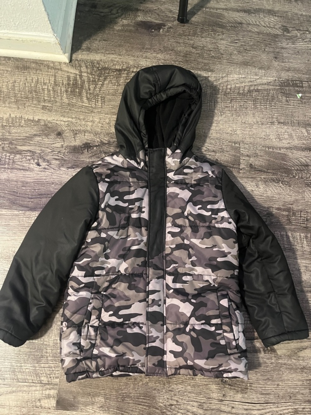 Rothschild Kids Camo Puffer Jacket - Black & Gray boys size 7